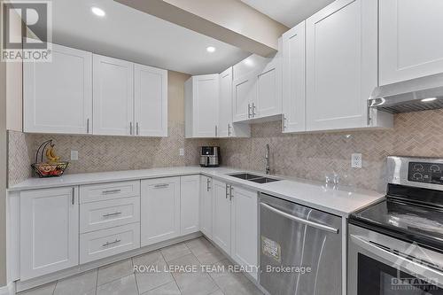 6397 Natalie Way, Ottawa, ON - Indoor Photo Showing Kitchen With Double Sink With Upgraded Kitchen