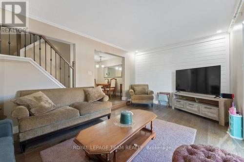 6397 Natalie Way, Ottawa, ON - Indoor Photo Showing Living Room