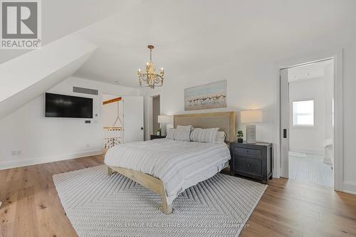 395 Eastdale Drive, Wasaga Beach, ON - Indoor Photo Showing Bedroom