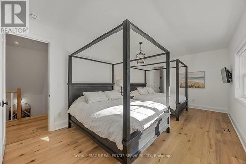 395 Eastdale Drive, Wasaga Beach, ON - Indoor Photo Showing Bedroom