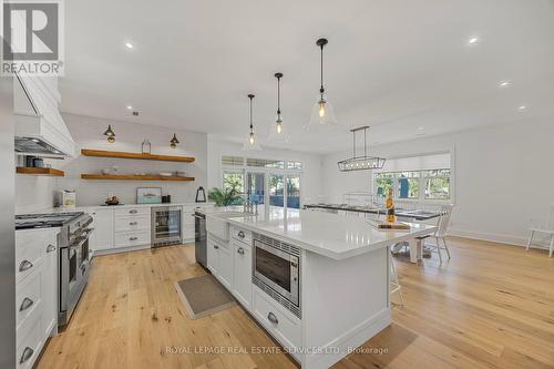 395 Eastdale Drive, Wasaga Beach, ON - Indoor Photo Showing Kitchen With Upgraded Kitchen