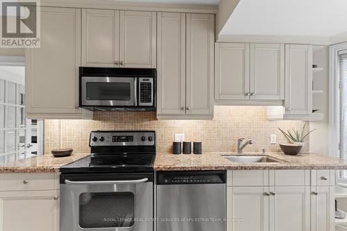 3 Burnham Road, Toronto, ON - Indoor Photo Showing Kitchen With Upgraded Kitchen