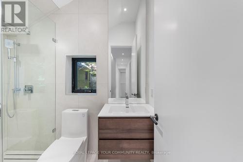 37 Kimbark Boulevard, Toronto, ON - Indoor Photo Showing Bathroom