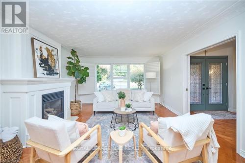 33 Berkwood Place, Pelham, ON - Indoor Photo Showing Living Room With Fireplace