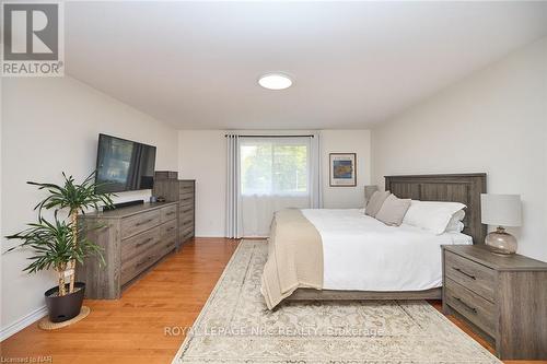 33 Berkwood Place, Pelham, ON - Indoor Photo Showing Bedroom