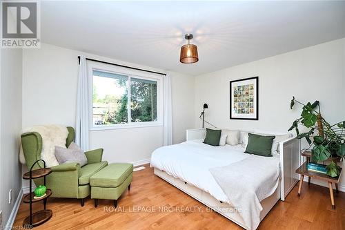 33 Berkwood Place, Pelham, ON - Indoor Photo Showing Bedroom