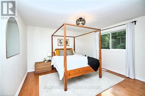 33 Berkwood Place, Pelham, ON - Indoor Photo Showing Bedroom