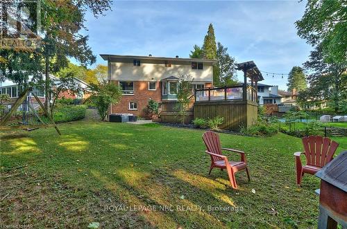 33 Berkwood Place, Pelham, ON - Outdoor With Backyard