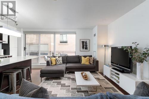 702 - 205 Frederick Street, Toronto, ON - Indoor Photo Showing Living Room