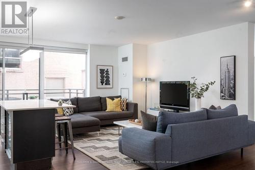 702 - 205 Frederick Street, Toronto, ON - Indoor Photo Showing Living Room