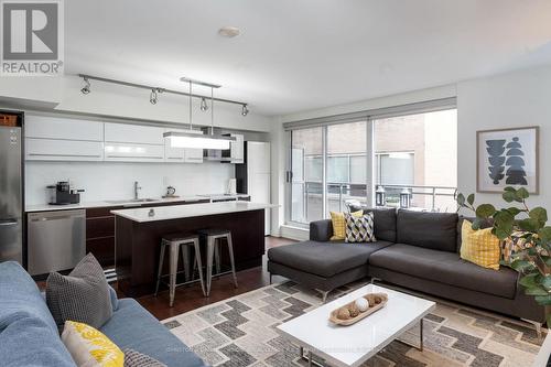 702 - 205 Frederick Street, Toronto, ON - Indoor Photo Showing Living Room