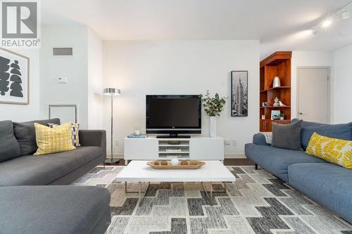 702 - 205 Frederick Street, Toronto, ON - Indoor Photo Showing Living Room