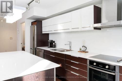 702 - 205 Frederick Street, Toronto, ON - Indoor Photo Showing Kitchen