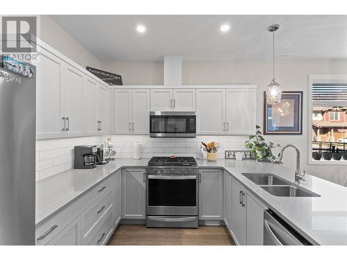 200 Grand Blvd Boulevard Unit# 178, Kamloops, BC - Indoor Photo Showing Kitchen With Double Sink