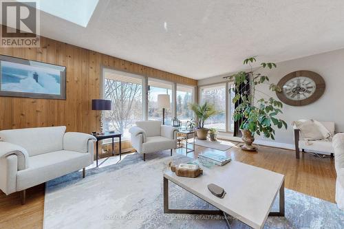 5489 10Th Line, Erin, ON - Indoor Photo Showing Living Room