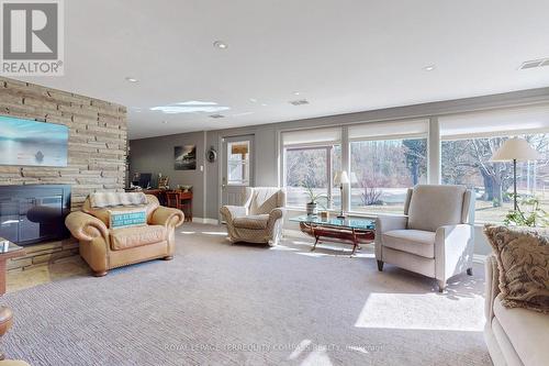 5489 10Th Line, Erin, ON - Indoor Photo Showing Living Room