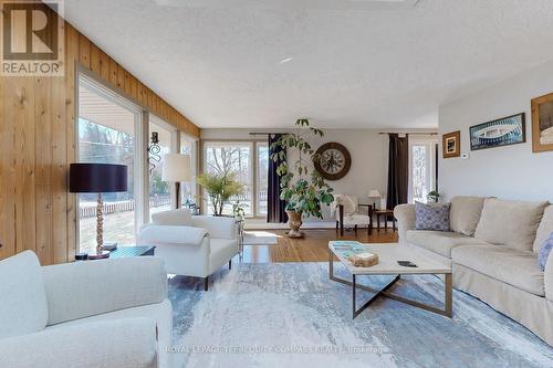 5489 10Th Line, Erin, ON - Indoor Photo Showing Living Room