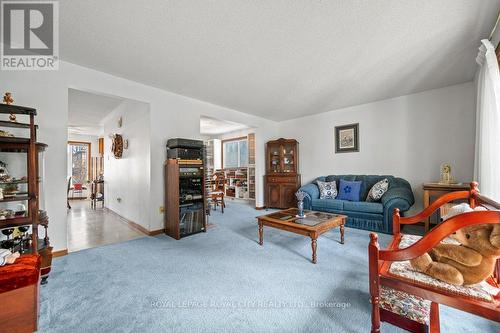 6 Hollyberry Place, Guelph, ON - Indoor Photo Showing Living Room