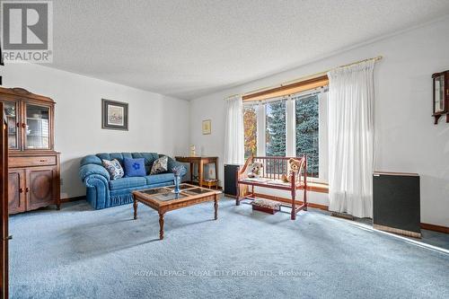 6 Hollyberry Place, Guelph, ON - Indoor Photo Showing Living Room