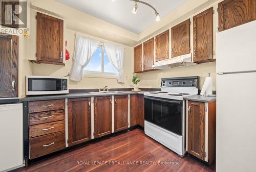 52 A Cascade Boulevard, Belleville, ON - Indoor Photo Showing Kitchen With Double Sink