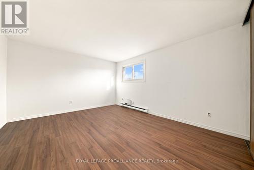 52 A Cascade Boulevard, Belleville, ON - Indoor Photo Showing Other Room