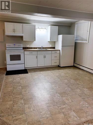 267 7Th Avenue Nw, Swift Current, SK - Indoor Photo Showing Kitchen