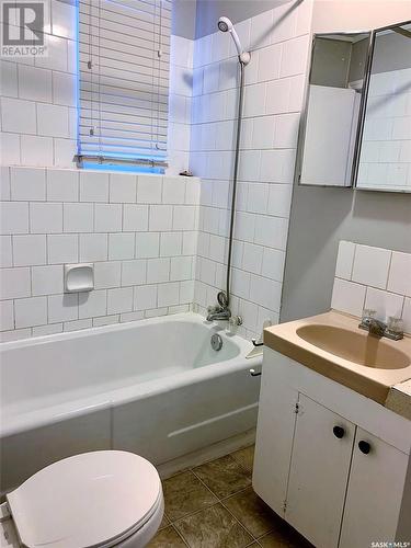 267 7Th Avenue Nw, Swift Current, SK - Indoor Photo Showing Bathroom