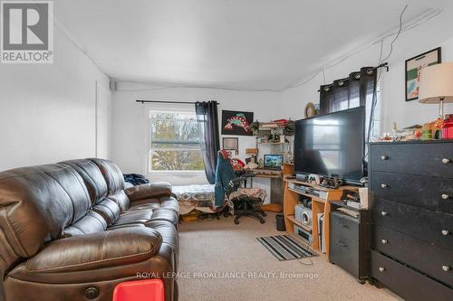 65 John Street, Quinte West, ON - Indoor Photo Showing Living Room