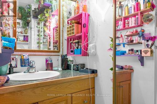 65 John Street, Quinte West, ON - Indoor Photo Showing Bathroom