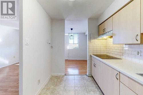 710 - 100 Dundalk Drive, Toronto, ON - Indoor Photo Showing Kitchen