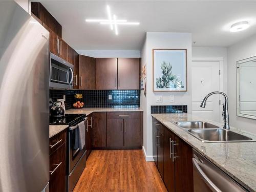 403-1405 Esquimalt Rd, Esquimalt, BC - Indoor Photo Showing Kitchen With Double Sink