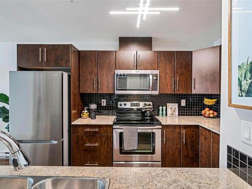 403-1405 Esquimalt Rd, Esquimalt, BC - Indoor Photo Showing Kitchen With Double Sink