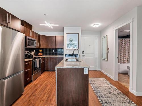 403-1405 Esquimalt Rd, Esquimalt, BC - Indoor Photo Showing Kitchen With Double Sink