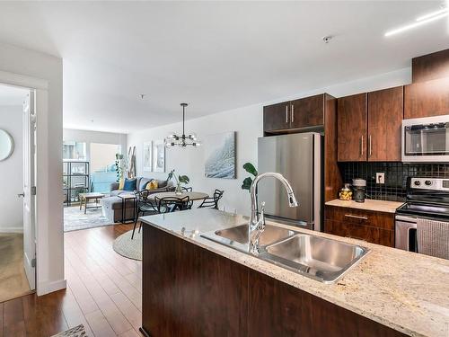 403-1405 Esquimalt Rd, Esquimalt, BC - Indoor Photo Showing Kitchen With Double Sink