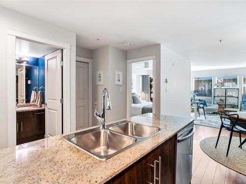 403-1405 Esquimalt Rd, Esquimalt, BC - Indoor Photo Showing Kitchen With Double Sink