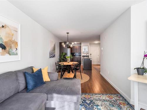 403-1405 Esquimalt Rd, Esquimalt, BC - Indoor Photo Showing Living Room