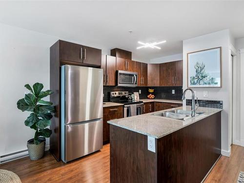 403-1405 Esquimalt Rd, Esquimalt, BC - Indoor Photo Showing Kitchen With Double Sink