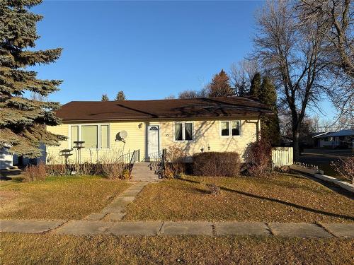 55 Lilac Avenue, Hamiota, MB - Outdoor