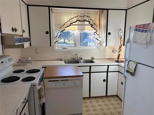 55 Lilac Avenue, Hamiota, MB - Indoor Photo Showing Kitchen With Double Sink