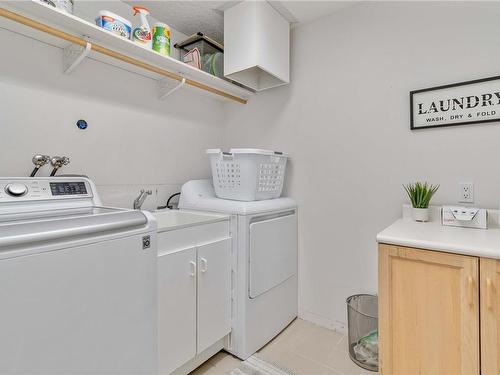 2631 Capital Hts, Victoria, BC - Indoor Photo Showing Laundry Room