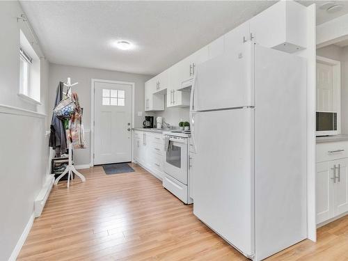 2631 Capital Hts, Victoria, BC - Indoor Photo Showing Kitchen