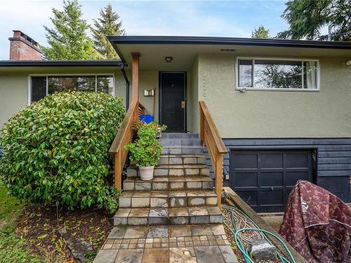 4228 Cedarglen Rd, Saanich, BC 