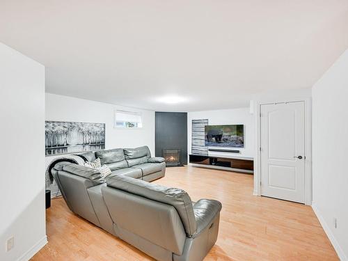 Salle familiale - 16 Rue Laval, Saint-Jean-Sur-Richelieu, QC - Indoor Photo Showing Living Room