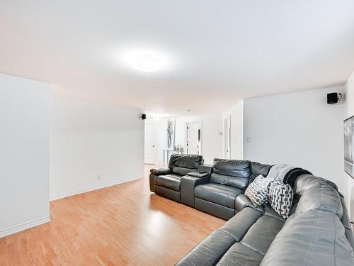 Salle familiale - 16 Rue Laval, Saint-Jean-Sur-Richelieu, QC - Indoor Photo Showing Living Room