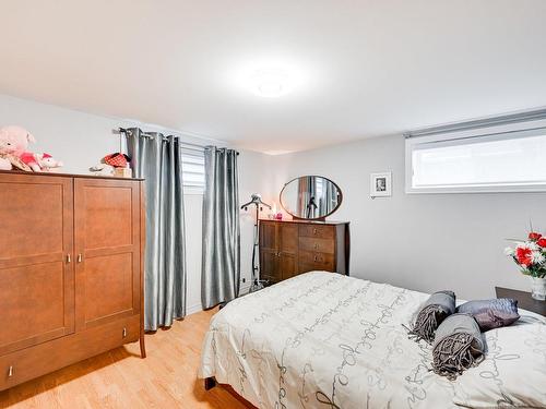 Chambre Ã Â coucher - 16 Rue Laval, Saint-Jean-Sur-Richelieu, QC - Indoor Photo Showing Bedroom