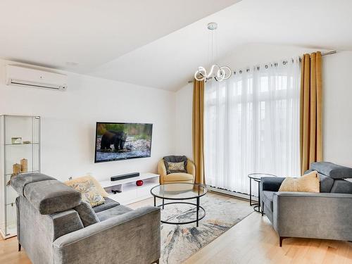 Salon - 16 Rue Laval, Saint-Jean-Sur-Richelieu, QC - Indoor Photo Showing Living Room