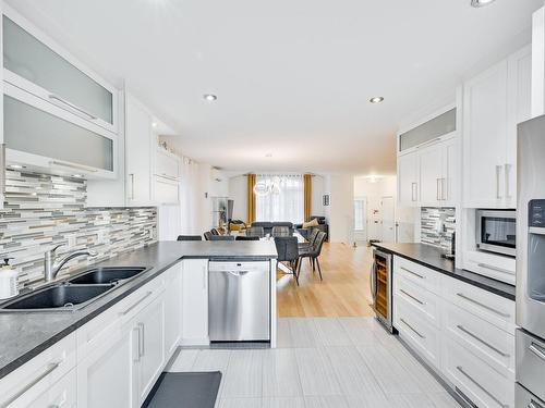 Cuisine - 16 Rue Laval, Saint-Jean-Sur-Richelieu, QC - Indoor Photo Showing Kitchen With Double Sink With Upgraded Kitchen