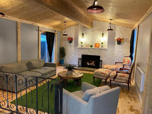 Salon - 8325 Ch. Du Moulin, Labelle, QC - Indoor Photo Showing Living Room With Fireplace