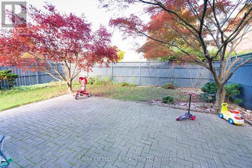 2761 Huntingdon Trail, Oakville, ON - Outdoor