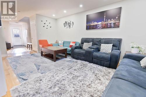 2761 Huntingdon Trail, Oakville, ON - Indoor Photo Showing Living Room